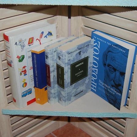 Luxury Traditional Room The Small Bookstore Kastro-Kyllini Εξωτερικό φωτογραφία