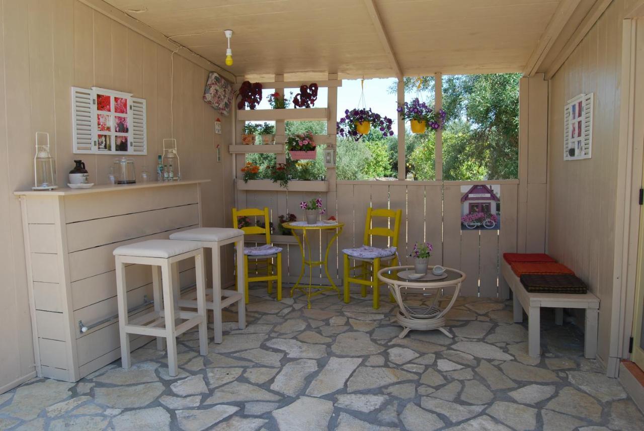 Luxury Traditional Room The Small Bookstore Kastro-Kyllini Εξωτερικό φωτογραφία