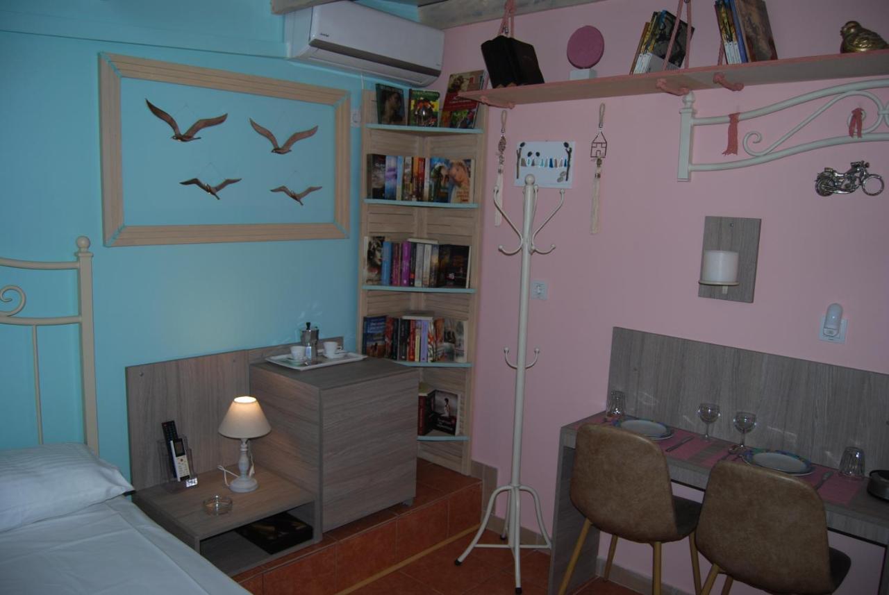 Luxury Traditional Room The Small Bookstore Kastro-Kyllini Εξωτερικό φωτογραφία