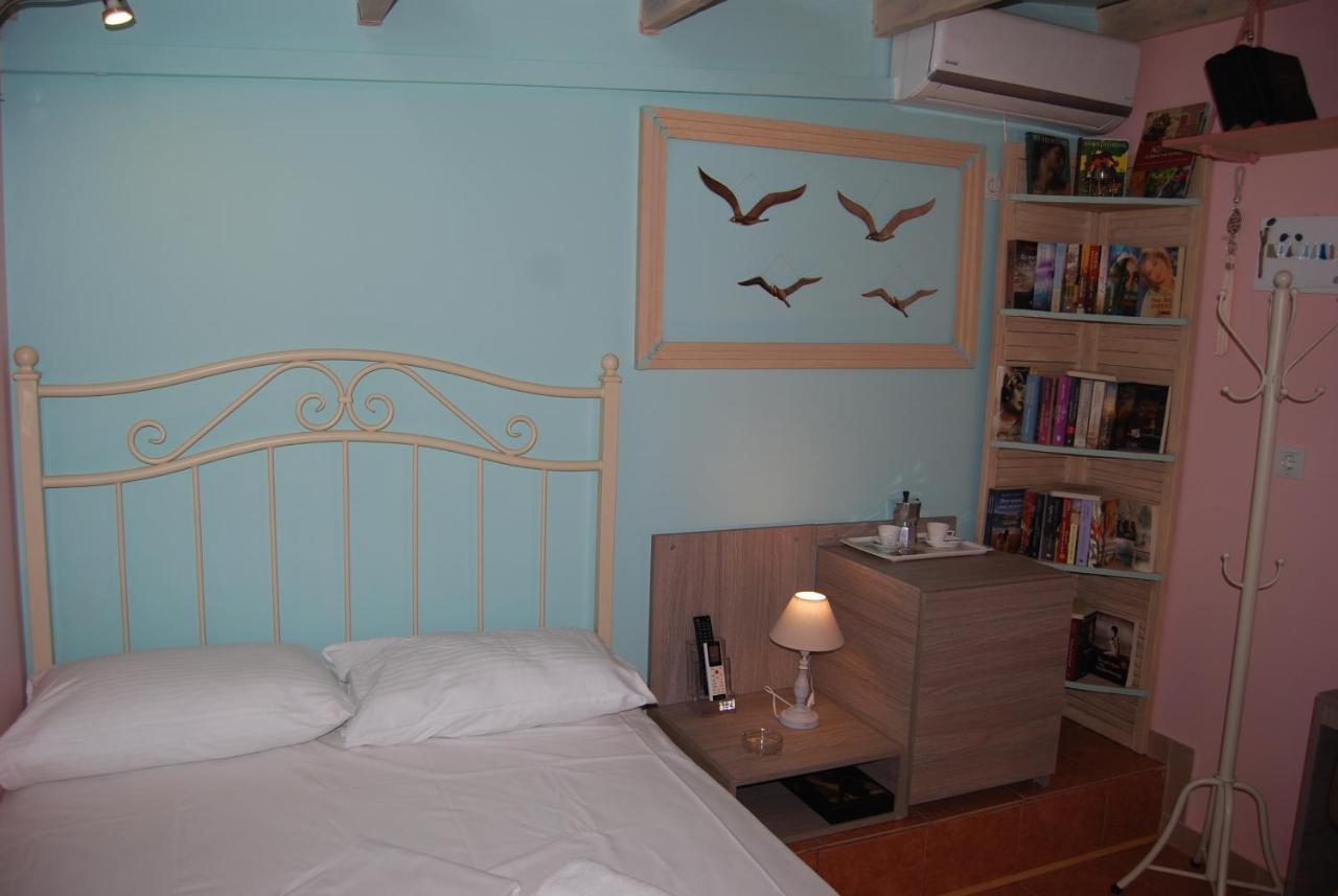 Luxury Traditional Room The Small Bookstore Kastro-Kyllini Εξωτερικό φωτογραφία