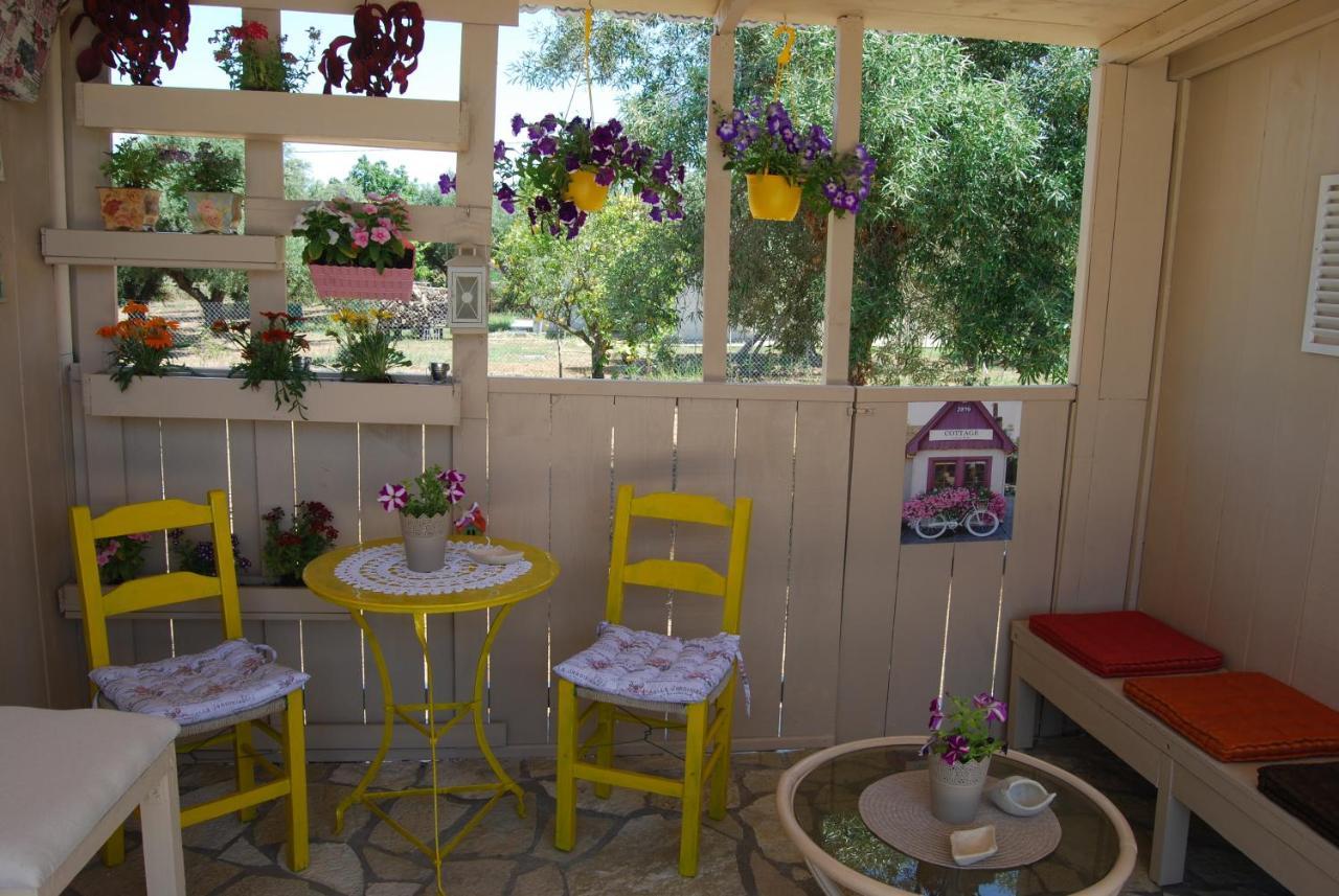 Luxury Traditional Room The Small Bookstore Kastro-Kyllini Εξωτερικό φωτογραφία