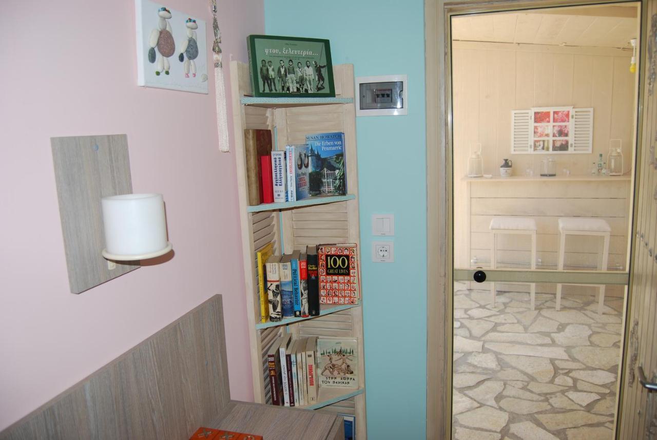 Luxury Traditional Room The Small Bookstore Kastro-Kyllini Εξωτερικό φωτογραφία