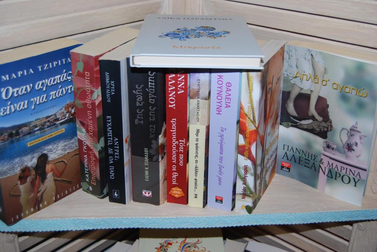Luxury Traditional Room The Small Bookstore Kastro-Kyllini Εξωτερικό φωτογραφία