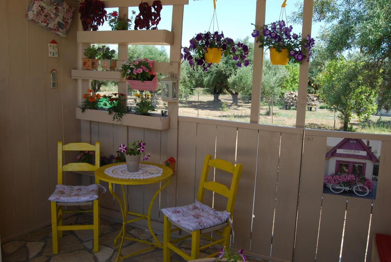 Luxury Traditional Room The Small Bookstore Kastro-Kyllini Εξωτερικό φωτογραφία
