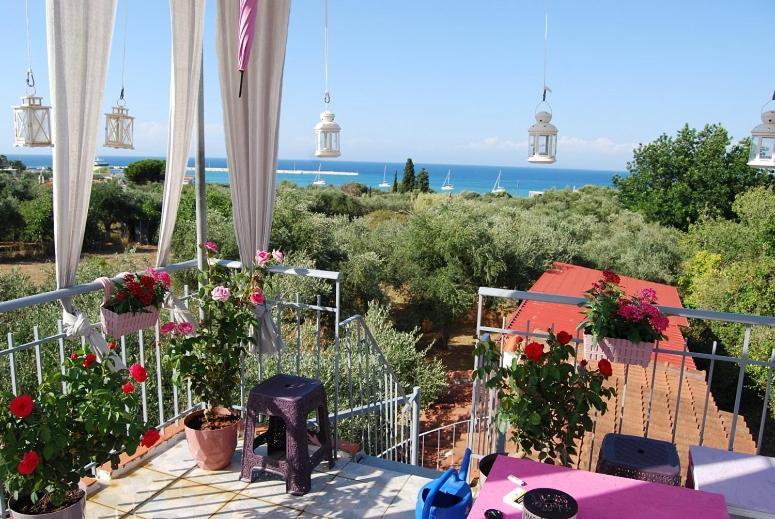Luxury Traditional Room The Small Bookstore Kastro-Kyllini Εξωτερικό φωτογραφία